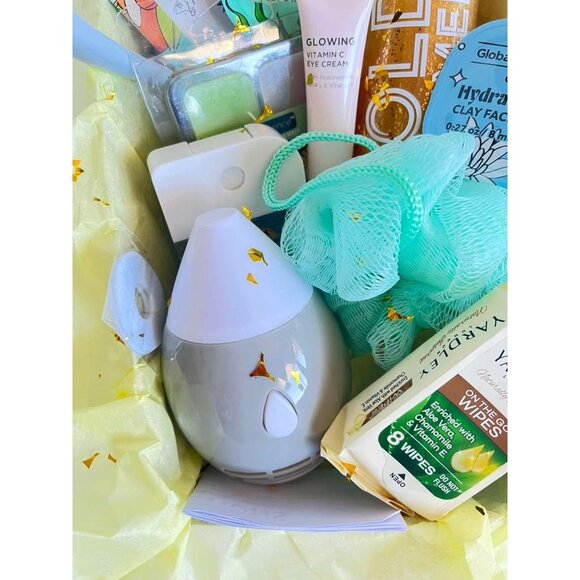 Spa Gift Basket With Mini Humidifier & Skincare Masks/Wipes Beauty Set In Decora - Picture 3 of 16